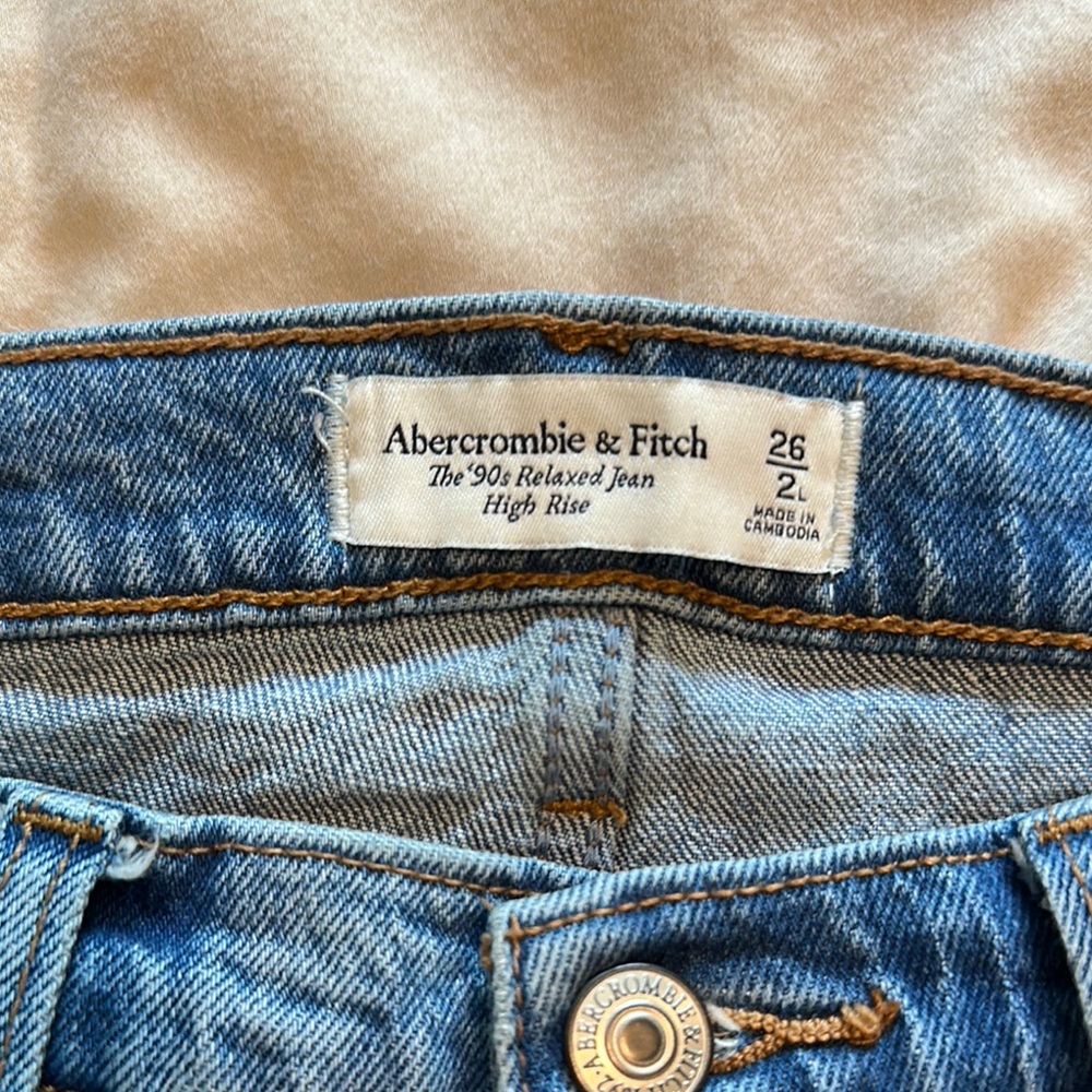Abercrombie & Fitch '90s Relaxed High Rise Jeans in Blue 26L